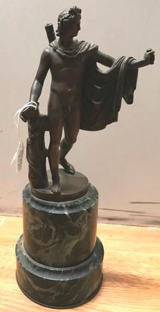 null 9237_9
Sculpture d'Apollon en bronze à patine brune reposant sur une base en...