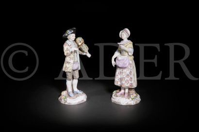 null Meissen (genre de)
Deux statuettes représentant un homme jouant du violon et...