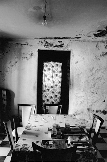Cynthia PHIBEL (Née en 1979) Chez Larose, 2008 Photographie noir et blanc, tirage...
