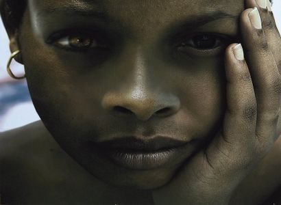 Roberto STEPHENSON [haïtien] Portrait de jeune fille Photographie en couleur, tirage...