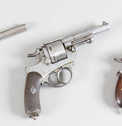 null Revolver d'ordonnance modèle 1873-S-1877 « Mre d'Armes Saint-étienne », six...