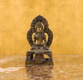 CHINE. XVIIIe siècle Statuette d'Anithayus, assis devant une mandorle, en bronze...