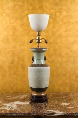 CHINE. NANJING. XIXe siècle Vase balustre en porcelaine émaillée céladon craquelée....