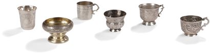 null CARAFE miniature
Argent niellé. Inscription "Caucase", bouchon retenu par une...