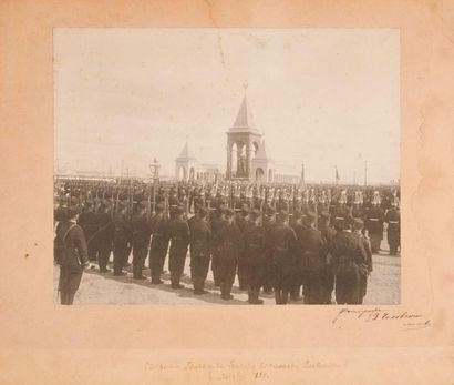 null V. TCHEKHOVSKI à Moscou
Prise d'armes pour l'inauguration du monument à l'empereur...