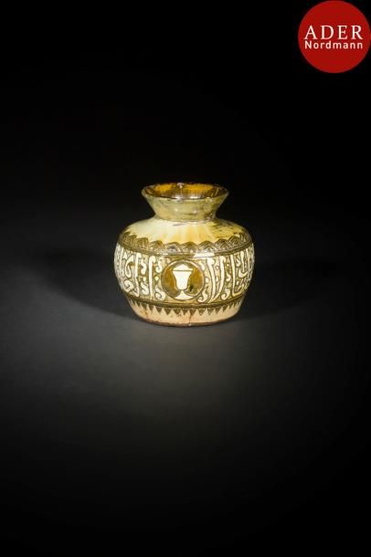 null Lampe en céramique, Égypte, style néo-mamelouk, XIXe siècle
Céramique argileuse...