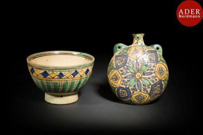 null Trois céramiques marocaines, Fès, vers 1920
Faïences peintes en polychromie....