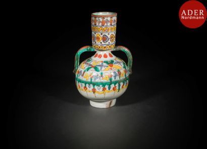 null Amphore berrada, et brûle-parfum, Maroc, fin XIXe siècle 
Faïence à décor polychrome....