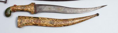null Grand poignard émaillé, jambiya, Iran, XIXe siècle
Lame courbe en acier damasquiné...