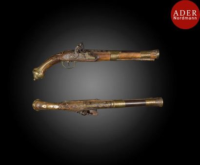 null Paire de pistolets d’arçon, Empire ottoman, XIXe siècle
Canon rond, platine...