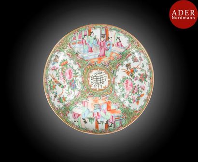 null Assiette en porcelaine de Canton, Chine, datée 1299 H. / 1881
Porcelaine blanche...