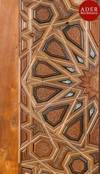 null Armoire en bois à décor géométrique dans le style néo-mamelouk, Égypte fin XIXe...