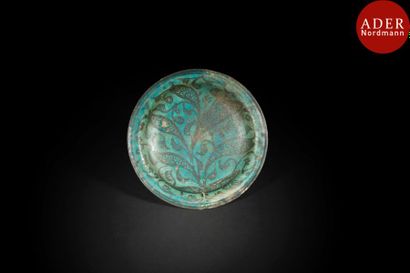 null Coupe à décor de feuillages, Iran ilkhanide, XIVe siècle 
Céramique siliceuse,...