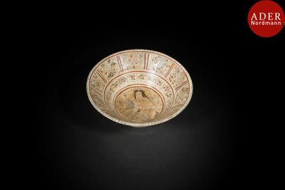 null Coupe minaï au cavalier, Iran, Raiy, XIIIe siècle
Coupe en céramique siliceuse...