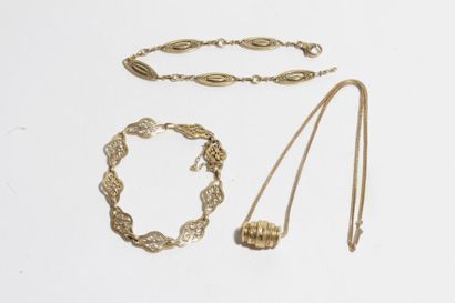 null Lot de 3 bijoux en or 18K (750) comprenant : 2 bracelets articulés de maillons...