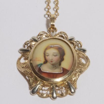 null Médaille en or 18K (750) émaillée représentant la Vierge, coulissant sur une...