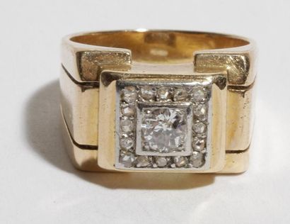 null Bague en or rose 18K (750), ornée d'un diamant de taille ancienne entouré de...