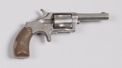 null Revolver US Harrington et Richardson, 5 coups, calibre 32. 
Canon à pans avec...