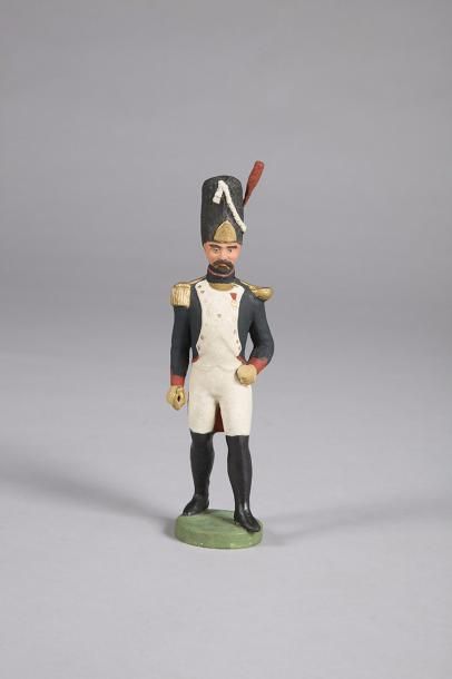 null Officier de grenadier de la garde impériale 
Sujet en pied en bois sculpté polychrome....