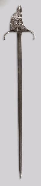 null Épée à coquille de style XVIIe siècle.
Fusée filigranée de fer. Garde à coquille...
