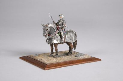 null PEINTURE FINE 
Le chevalier en armure, à cheval 
Scénette en plomb peint sur...