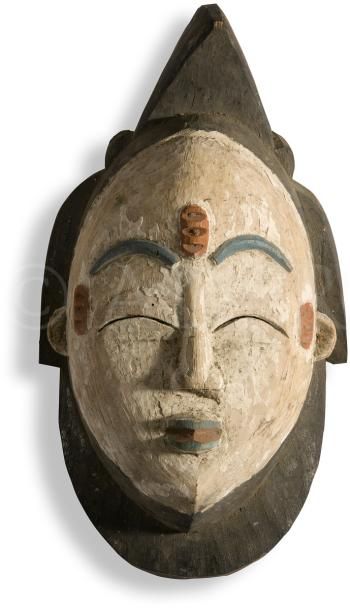 null Un lot de trois masques blancs de type mukuyi-mukuji, objets non rituels, dont...