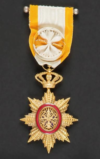 null CAMBODGE
ORDRE ROYAL DU CAMBODGE, créé en 1864.
étoile d’officier.
Bronze doré...