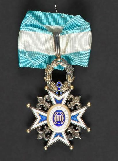 null ESPAGNE
ORDRE DE CHARLES III, créé en 1771.
Croix de commandeur.
Vermeil, or...