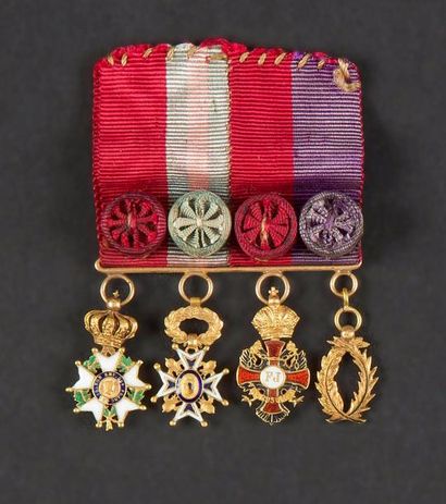 null FRANCE
Barrette de gala de 4 miniatures de l’Ordre de la Légion d’honneur (France),...