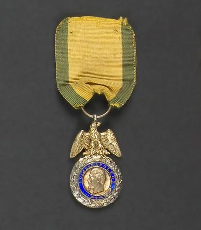 null FRANCE
Médaille militaire du 2e type.
Vermeil, émail (éclat), ruban.
T.B.