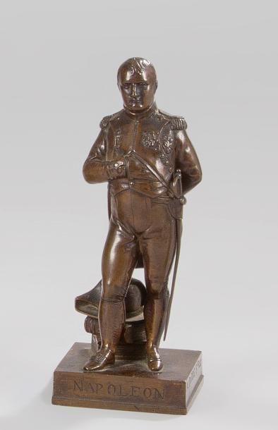 null Jean Auguste BARRE (d’après).
L’Empereur Napoléon Ier
Sujet en pied, en bronze...