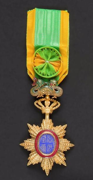 null ANNAM
ORDRE DU DRAGON D’ANNAM, créé en 1884.
étoile d’officier en bronze doré...