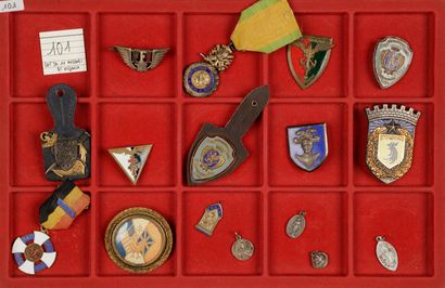null LOT de 11 : insigne FFI, Médaille Militaire 8ème type de la 3ème République,...