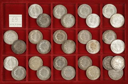 null LOT de 29 monnaies en argent : 26 de 10 francs type Hercule Vème République...