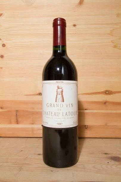 null 1 B, CHÂTEAU LATOUR (plissures d'origine étiquette sinon parfaite), GCC1 Pauillac,...