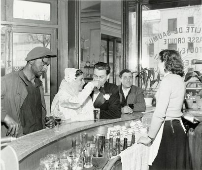 Robert Doisneau (1912-1994) Café noir et blanc. Joinville-le-Pont, 1948. Epreuve...