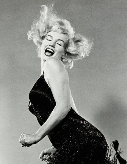 Philippe Halsman (1906-1979) Marilyn Monroe jumping, 1959. Epreuve argentique postérieure...