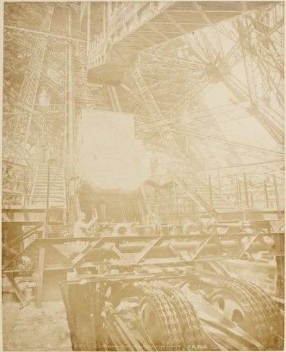 null La Tour Eiffel. 1889. Album souvenir édité par la Société Eiffel. Exemplaire...