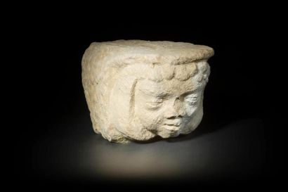 null Époque romane
Paire de modillons représentant des visages masculins
Pierre calcaire...
