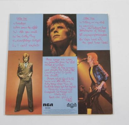 null DAVID BOWIE
« Pinups » RCA RS 1003, U.K. 1973. Pochette signée par David Bowie....