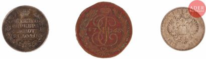 null Lot de 3 monnaies :
Cinq kopeks 1765 en bronze. Monnaie de Moscou
Un rouble...