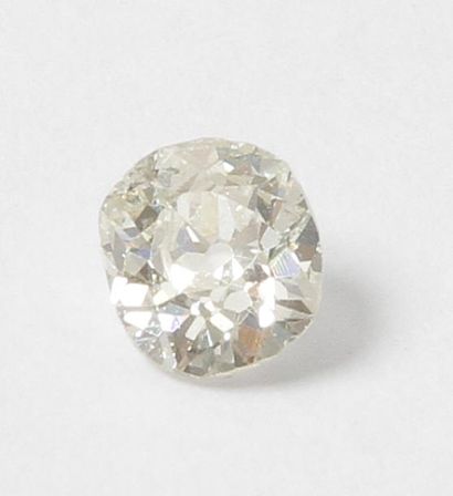 null Diamant de taille ancienne sur papier pesant 0,41 ct.