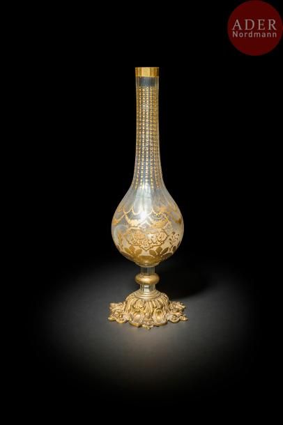 null Base de narghilé en verre, Turquie ottomane, datée 1795
Grand vase incolore...