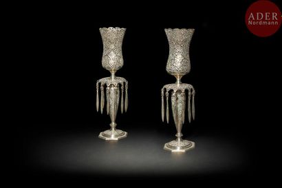 null Paire de chandeliers photophores en argent, Iran, Ispahan, XXe siècle
Paire...