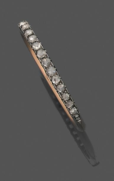 null Bracelet ouvrant en or rose 18K (750 ‰), serti de diamants taillés en roses....