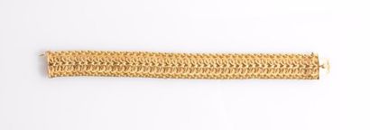 null Bracelet ruban en or jaune 18K (750 ‰) articulé de petits maillons imbriqués....