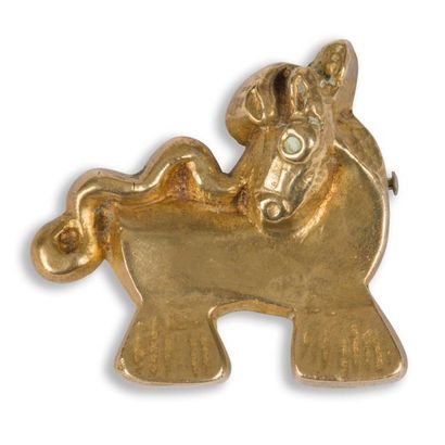 null Line VAUTRIN (1913-1997) 

Le cheval 
Broche. 
Épreuve en bronze doré.
Non signée....