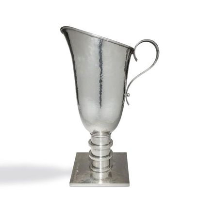 null Jean DESPRÉS (1889-1980)

Exceptionnel et spectaculaire vase, en forme d’aiguière...
