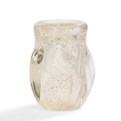null André THURET (1898-1965)

Vase de forme libre modelé à chaud.
Épreuve en verre,...