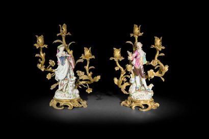 null Paire de candélabres à trois bras de lumière en porcelaine de Meissen et bronze...